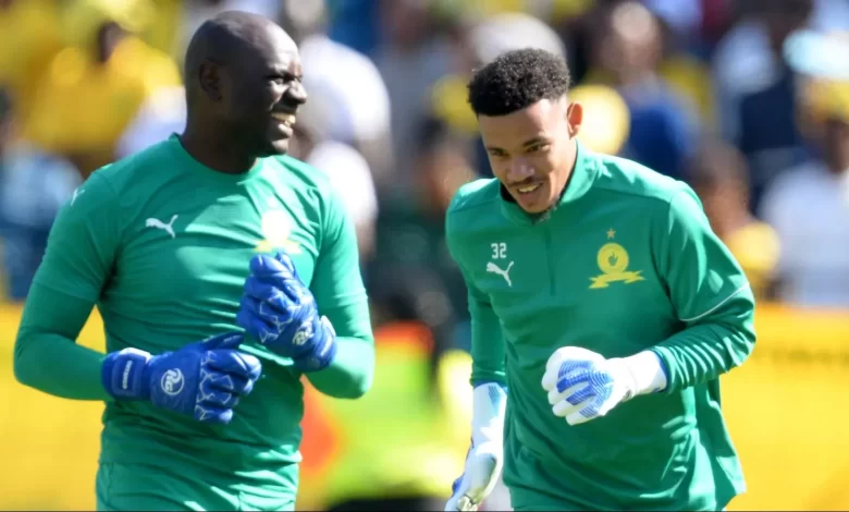 Denis Onyango and Ronwen Williams warming up ahead of a league game