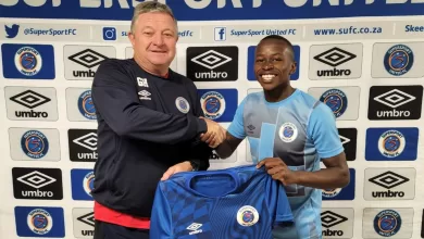 Siphesihle Ndlovu with Gavin Hunt after joining SuperSport United
