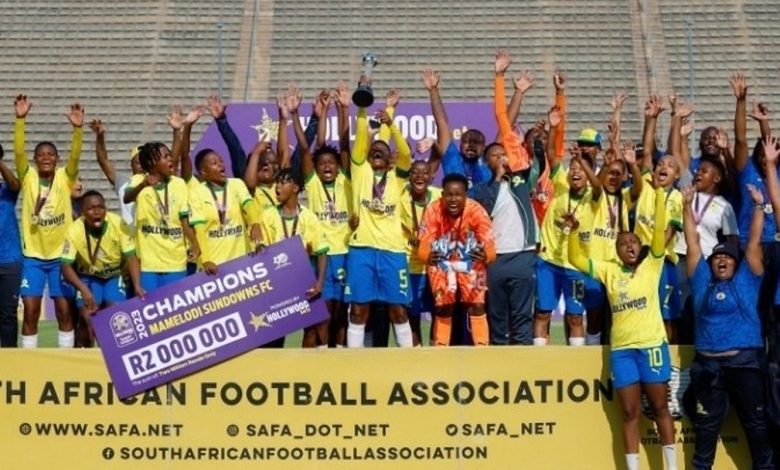Mamelodi Sundowns Ladies lifting the Hollywoodbets Super League trophy.